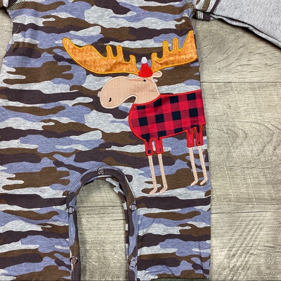 Baby boys Camouflage Moose Santa hat romper - Picture 2 of 3